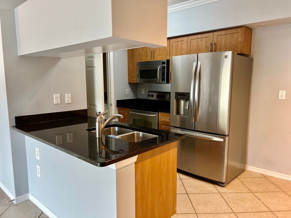 6565 Emerald Dunes Dr in West Palm Beach, FL - Building Photo