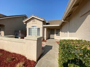 1579 Queensland Ave in Manteca, CA - Building Photo - Building Photo