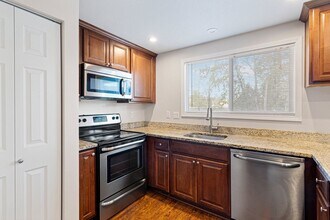 Bayshore Vista Apartments in Kirkland, WA - Building Photo - Interior Photo