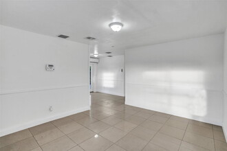 1142 NW 43 Terrace in Lauderhill, FL - Building Photo - Building Photo