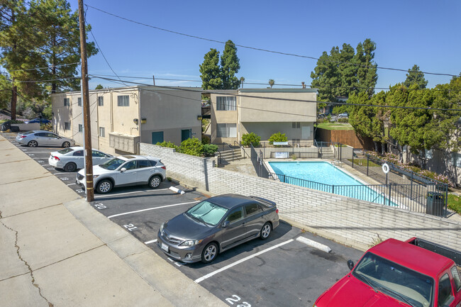 2677 Melbourne Dr in San Diego, CA - Foto de edificio - Building Photo