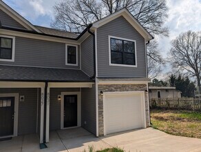 Room in Townhome on Pleasant Grove Rd in Charlotte, NC - Building Photo - Building Photo
