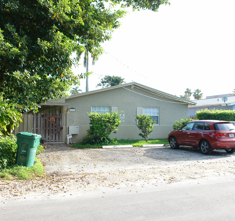 821 Tequesta St in Fort Lauderdale, FL - Building Photo