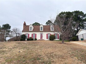 5453 Thompson Cir in Hope Mills, NC - Building Photo
