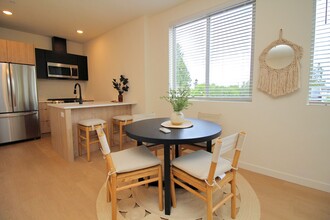 7530 N Richmond Ave-Unit -101 in Portland, OR - Foto de edificio - Building Photo