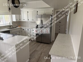 3724 Garnsey Ln in Bakersfield, CA - Building Photo - Building Photo