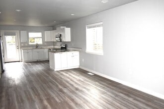 845 W Oak St in Lebanon, OR - Building Photo - Building Photo