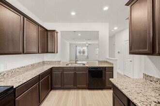 15243 Crescent Brookfield Dr in Humble, TX - Building Photo - Building Photo