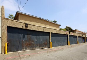 128 E Wakefield Ave in Anaheim, CA - Building Photo