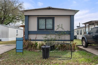 2505 Main St in Bastrop, TX - Building Photo - Building Photo