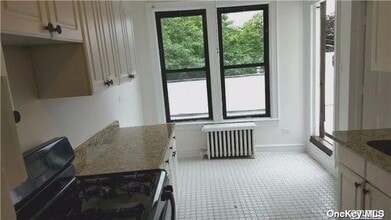 1 Hillside Ave in Great Neck, NY - Building Photo - Building Photo