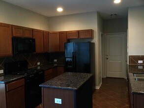 139 Piney Pathway in Magnolia, TX - Foto de edificio - Building Photo