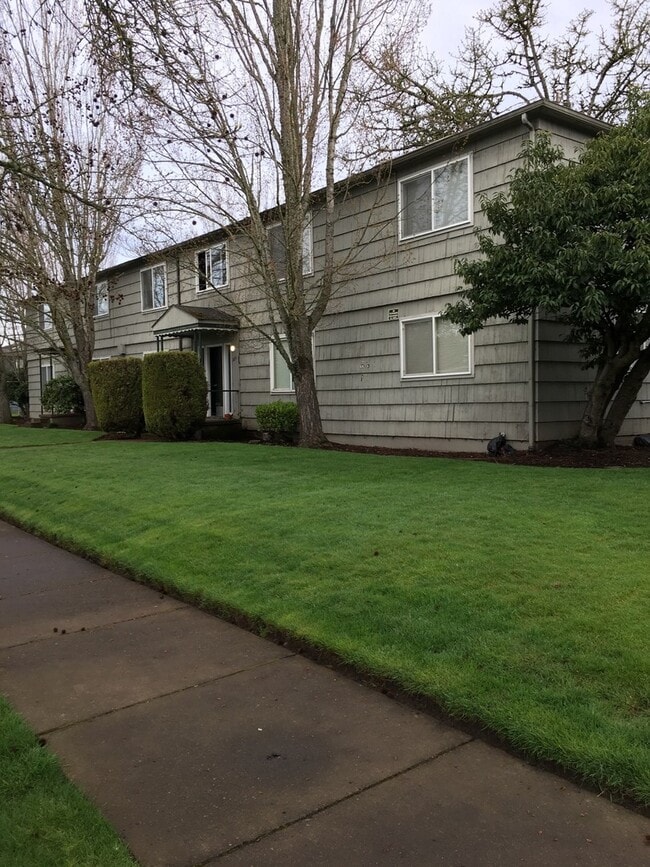 325 E 19th Ave in Eugene, OR - Building Photo - Building Photo
