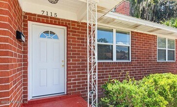 7115 Lucky Dr E in Jacksonville, FL - Building Photo - Building Photo