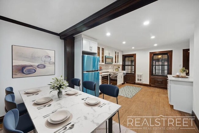 329 Decatur St in Brooklyn, NY - Building Photo - Building Photo