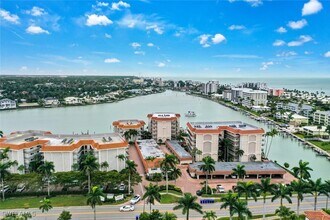 222 Harbour Dr in Naples, FL - Building Photo - Building Photo