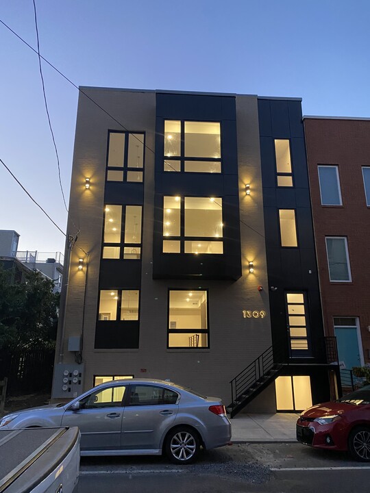 1309 S 20th St in Philadelphia, PA - Building Photo
