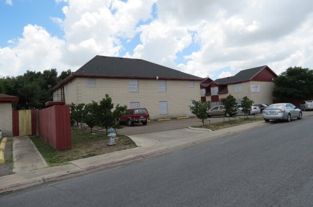 St. Lawrence Apartments in McAllen, TX - Foto de edificio