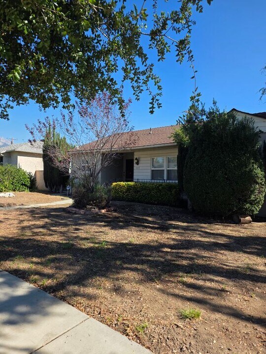 808 N 10th Ave in Upland, CA - Building Photo