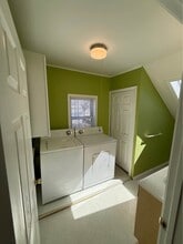 439 Essex St, Unit Essex st Apartment in Bangor, ME - Foto de edificio - Building Photo