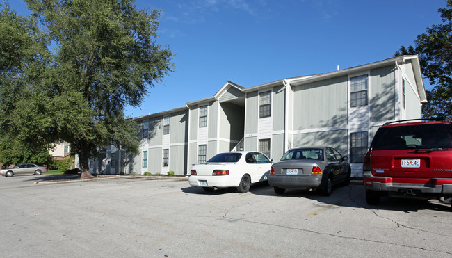 Blue Ridge Court Apartments in Kansas City, MO - Foto de edificio - Building Photo