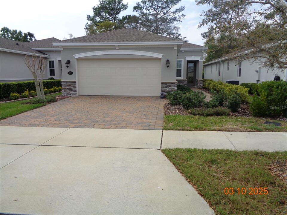 177 Old Moss Cir in DeLand, FL - Foto de edificio