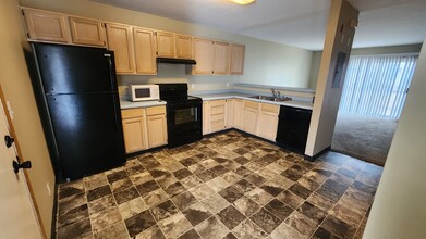 2410 Bostrom Ct in Eau Claire, WI - Building Photo - Building Photo