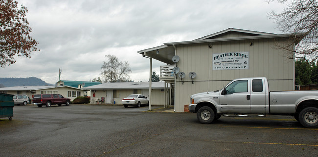Heather Ridge Apartments in Roseburg, OR - Foto de edificio - Building Photo