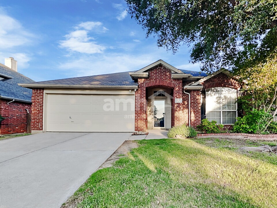 8391 Muirwood Trail in Fort Worth, TX - Building Photo