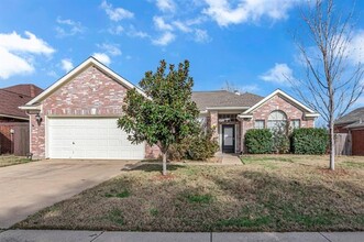 5673 Rockport Ln in Haltom City, TX - Building Photo - Building Photo