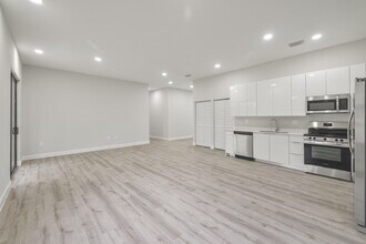 851 Carbon St E in Lehigh Acres, FL - Building Photo - Building Photo