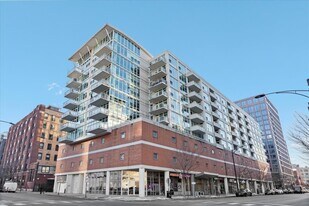 909 W Washington Blvd in Chicago, IL - Building Photo