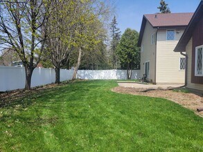 11 S Sunny Slope Ct in Appleton, WI - Building Photo - Building Photo