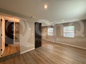 2519 N Garrett Ave in Dallas, TX - Building Photo - Building Photo