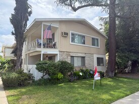 5742 Hazeltine Ave in Van Nuys, CA - Building Photo
