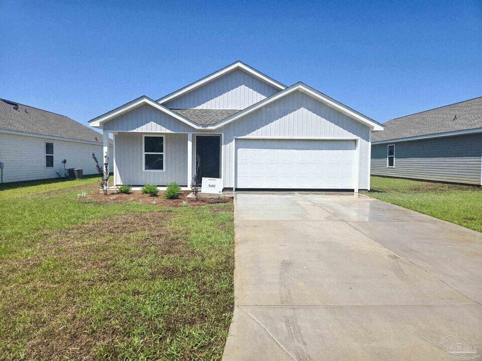 4607 Carlstrom Ln in Pensacola, FL - Building Photo