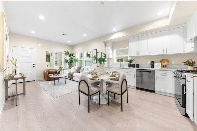 648 W Grand Ave in Pomona, CA - Building Photo - Building Photo