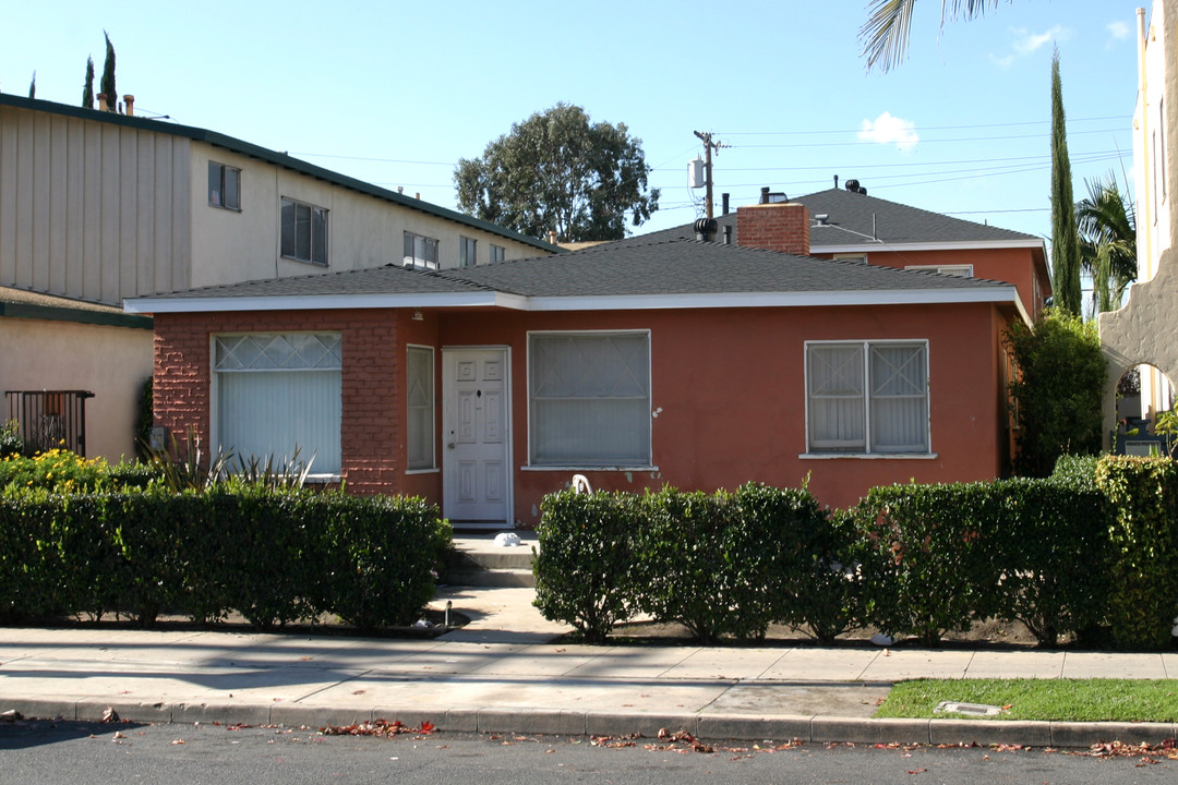 1127 Ximeno Ave in Long Beach, CA - Building Photo