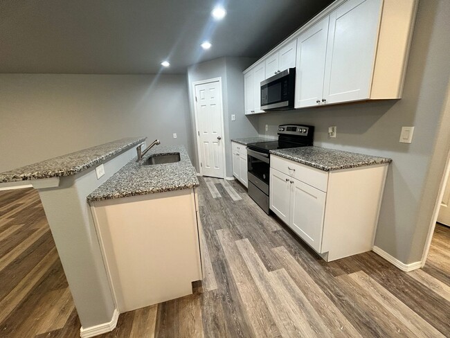 1107 N Englewood Ave in Lubbock, TX - Building Photo - Building Photo