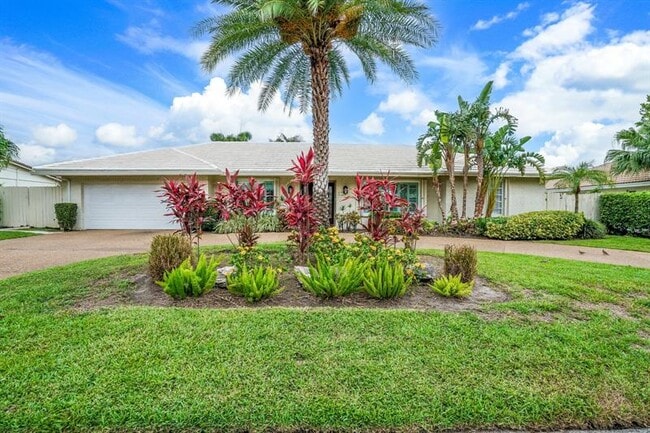 3721 NE 29th Ave in Lighthouse Point, FL - Building Photo - Building Photo