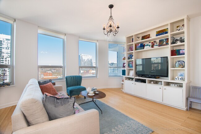 421 W Huron St, Unit 1101 in Chicago, IL - Foto de edificio - Building Photo