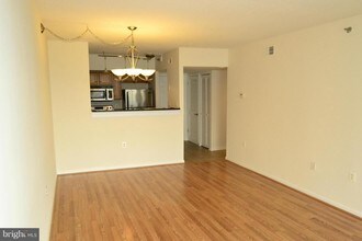 1001 N Randolph St, Unit 811 in Arlington, VA - Building Photo - Building Photo