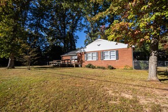 105 Country Park Rd in Greensboro, NC - Foto de edificio - Building Photo