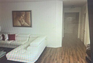 415 SE 17th Ave in Homestead, FL - Building Photo - Building Photo