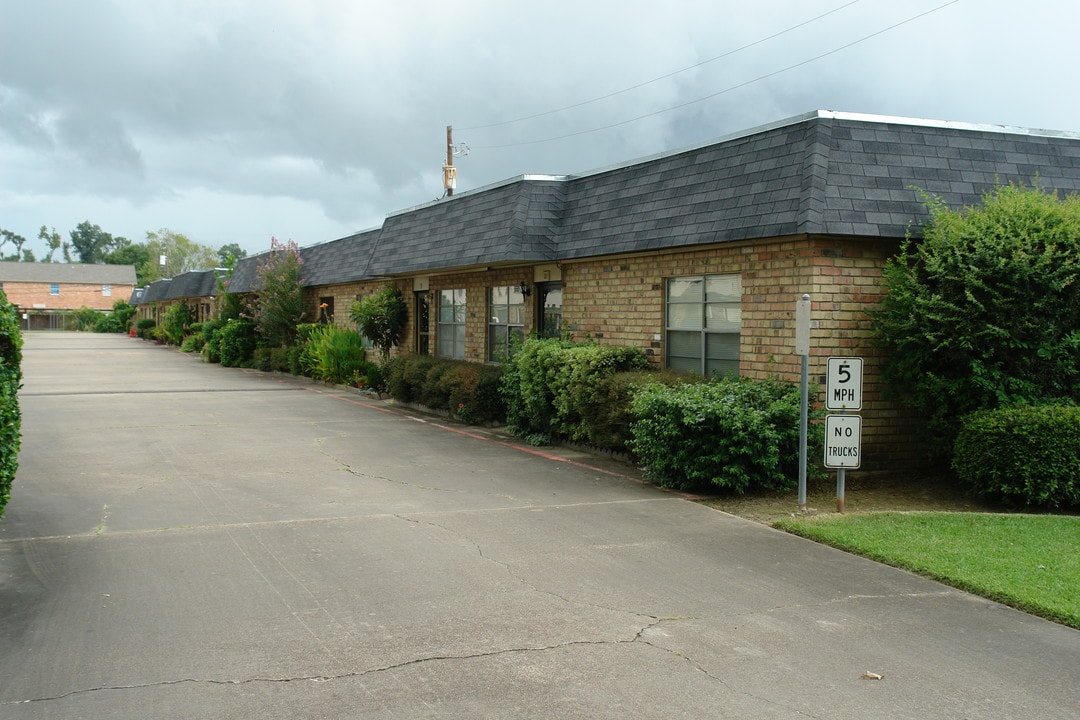 6758-6760 Prutzman Rd in Beaumont, TX - Building Photo