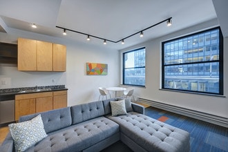 Des Moines Building in Des Moines, IA - Foto de edificio - Building Photo