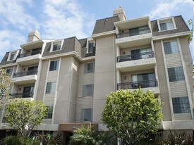 11660 Mayfield Ave in Los Angeles, CA - Building Photo