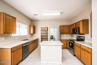 7985 W Mission Ln in Peoria, AZ - Building Photo - Building Photo