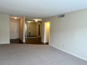2701 Bellefontaine in Houston, TX - Building Photo - Building Photo