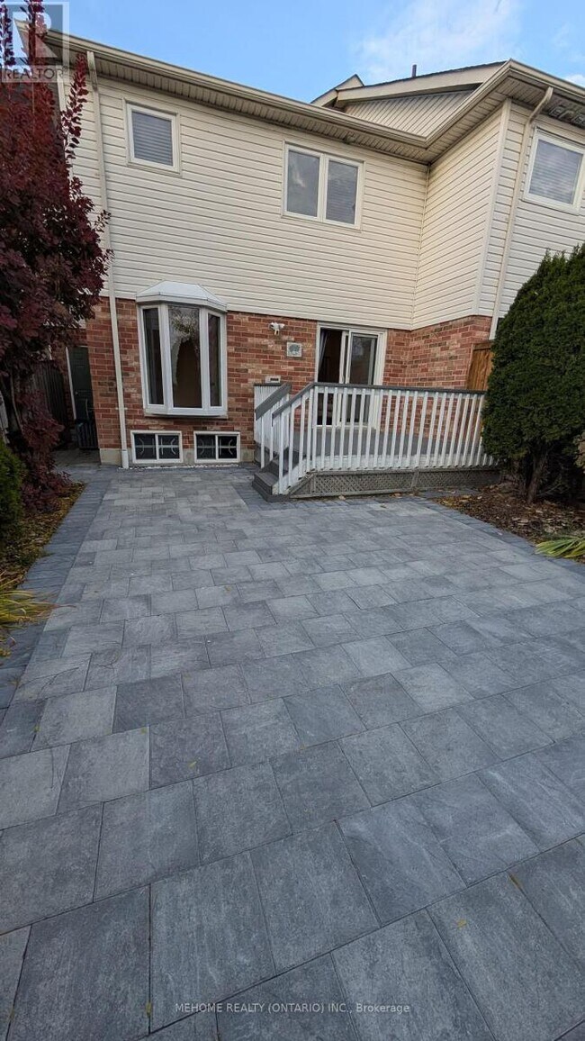 1505 Avonmore Square in Pickering, ON - Building Photo - Building Photo